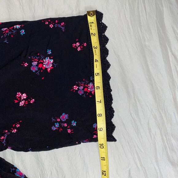 Time and True cover up. Black floral kimono One size - Picture 11 of 11